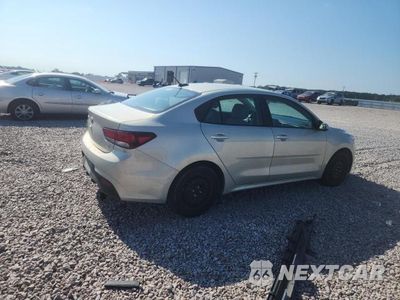 Trzecie zdjęcie samochodu z tyłu: 2018 KIA RIO S VIN:3KPA24AB8JE059022 - miniatura