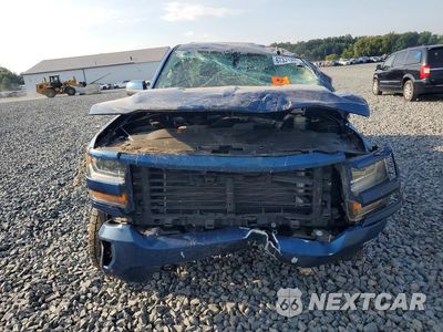 Piąte zdjęcie samochodu w środku: 2018 CHEVROLET SILVERADO K1500 LT VIN:3GCUKREC3JG127311 - miniatura