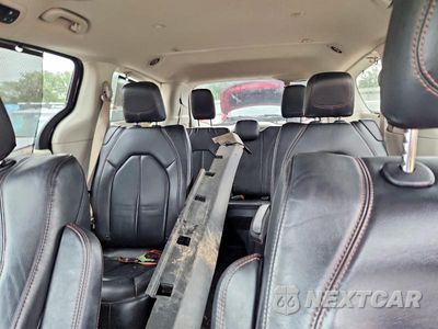 Zdjęcie 10 z 13 samochodu: 2019 CHRYSLER PACIFICA TOURING L VIN:2C4RC1BG3KR651498 - miniatura