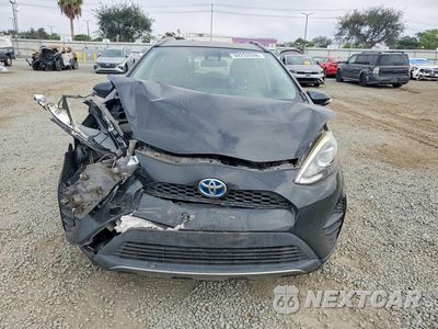 Piąte zdjęcie samochodu w środku: 2018 TOYOTA PRIUS C THREE VIN:JTDKDTB34J1605141 - miniatura