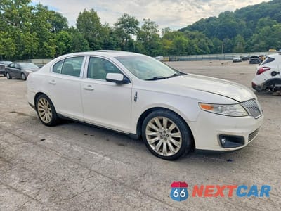 Czwarte zdjęcie samochodu z boku: 2010 LINCOLN MKS VIN:1LNHL9ER7AG603277 - miniatura