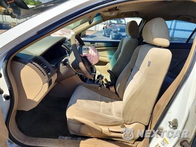 Zdjęcie 7 z 13 samochodu: 2005 HONDA ACCORD LX VIN:3HGCM56425G714127 - miniatura