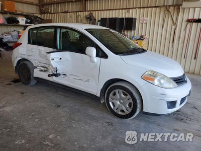 Czwarte zdjęcie samochodu z boku: 2010 NISSAN VERSA 1.8 S VIN:3N1BC1CP5AL429785 - miniatura