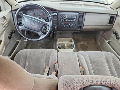 Zdjęcie 8 z 12 samochodu: 2002 DODGE DAKOTA QUAD SPORT VIN:1B7HG38N72S659166 - miniatura