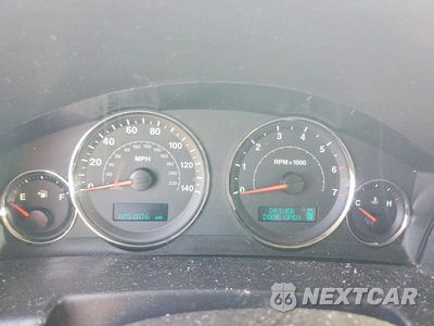 Zdjęcie 9 z 14 samochodu: 2007 JEEP COMMANDER VIN:1J8HG48K67C501553 - miniatura