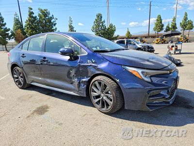 Czwarte zdjęcie samochodu z boku: 2026 TOYOTA COROLLA HYBRID SE VIN:JTDBCMFE8T3142044 - miniatura