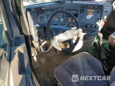 Zdjęcie 8 z 13 samochodu: 2016 FREIGHTLINER CASCADIA 1 VIN:3AKJGBDV1GDGX8707 - miniatura
