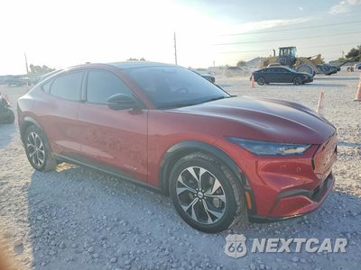 Czwarte zdjęcie samochodu z boku: 2021 FORD MUSTANG MACH-E PREMIUM VIN:3FMTK3RM8MMA54367 - miniatura