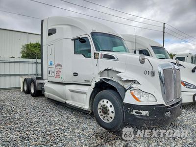 Czwarte zdjęcie samochodu z boku: 2016 KENWORTH T680 SEMI TRUCK VIN:1XKYD49X8GJ499279 - miniatura