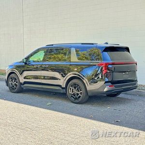 Trzecie zdjęcie samochodu z tyłu: 2025 KIA CARNIVAL HYBRID SX VIN:KNDNE5KA5S6032775 - miniatura