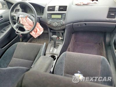 Zdjęcie 8 z 13 samochodu: 2003 HONDA ACCORD LX VIN:1HGCM56363A067167 - miniatura
