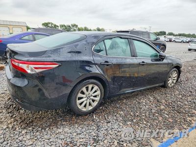 Trzecie zdjęcie samochodu z tyłu: 2018 TOYOTA CAMRY LE VIN:4T1B11HK7JU566146 - miniatura