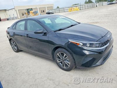 Czwarte zdjęcie samochodu z boku: 2024 KIA FORTE LXS VIN:3KPF24AD9RE729115 - miniatura