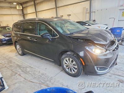 Czwarte zdjęcie samochodu z boku: 2018 CHRYSLER PACIFICA TOURING L VIN:2C4RC1BG2JR133008 - miniatura
