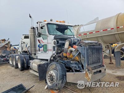 Czwarte zdjęcie samochodu z boku: 2005 KENWORTH T800 SEMI TRUCK VIN:3WKDPBTXX5F080368 - miniatura