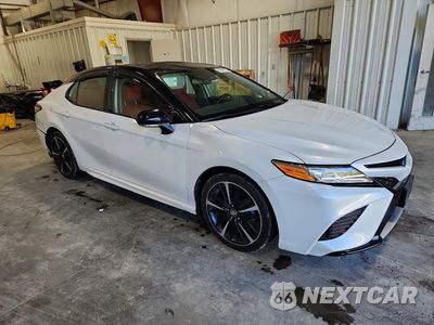 Czwarte zdjęcie samochodu z boku: 2020 TOYOTA CAMRY XSE VIN:4T1K61AK4LU301909 - miniatura