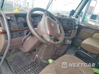 Zdjęcie 8 z 14 samochodu: 2018 VOLVO VNL SEMI TRUCK VIN:4V4NC9EH9JN895433 - miniatura