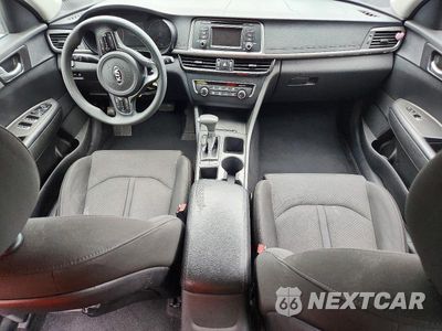 Zdjęcie 8 z 12 samochodu: 2016 KIA OPTIMA LX VIN:5XXGT4L32GG037207 - miniatura