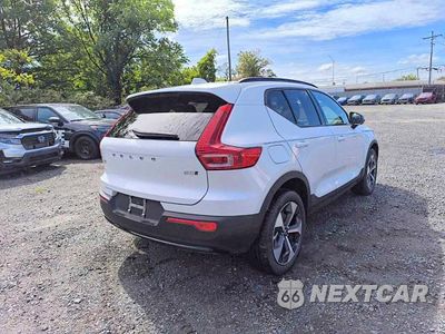 Czwarte zdjęcie samochodu z boku: 2026 VOLVO XC40 PLUS VIN:YV4L12UC2T2792779 - miniatura