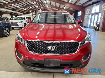 Piąte zdjęcie samochodu w środku: 2017 KIA SORENTO LX V6 VIN:5XYPGDA54HG191990 - miniatura
