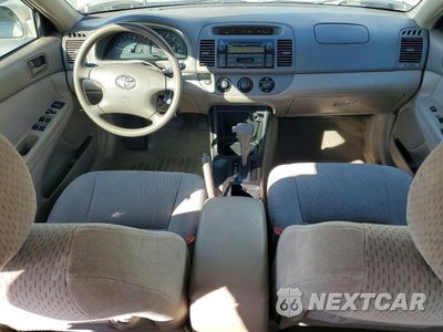 Zdjęcie 8 z 12 samochodu: 2004 TOYOTA CAMRY LE VIN:4T1BE32K24U849888 - miniatura