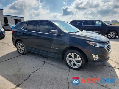 Czwarte zdjęcie samochodu z boku: 2018 CHEVROLET EQUINOX LT VIN:3GNAXKEX3JS517201 - miniatura