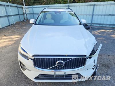 Piąte zdjęcie samochodu w środku: 2022 VOLVO XC60 B5 MOMENTUM VIN:YV4L12RK4N1032345 - miniatura