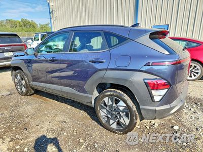 Drugie zdjęcie samochodu z przodu: 2025 HYUNDAI KONA SEL VIN:KM8HBCAB9SU321721 - miniatura