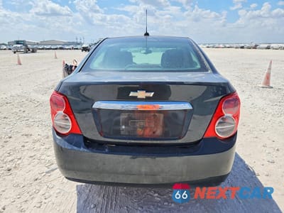 Zdjęcie 6 z 12 samochodu: 2015 CHEVROLET SONIC LT VIN:1G1JC5SG5F4191315 - miniatura