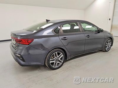 Trzecie zdjęcie samochodu z tyłu: 2019 KIA FORTE S VIN:3KPF34AD8KE039911 - miniatura