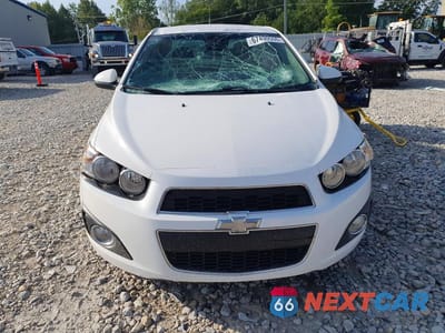 Piąte zdjęcie samochodu w środku: 2012 CHEVROLET SONIC LT VIN:1G1JD5SH6C4138270 - miniatura