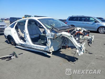 Czwarte zdjęcie samochodu z boku: 2018 HONDA ACCORD HYBRID EXL VIN:1HGCV3F5XJA005576 - miniatura