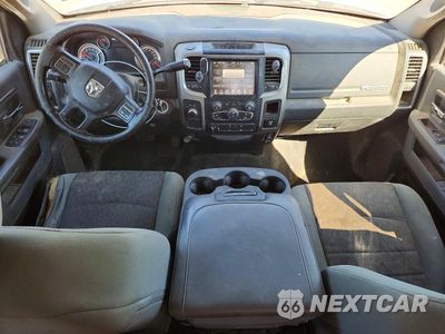 Zdjęcie 8 z 12 samochodu: 2017 RAM 3500 SLT VIN:3C63R3HL5HG646944 - miniatura