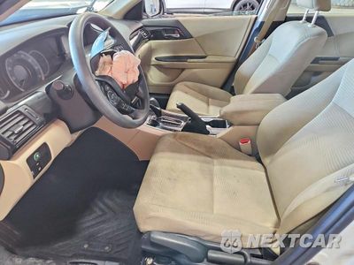 Zdjęcie 7 z 12 samochodu: 2017 HONDA ACCORD LX VIN:1HGCR2F39HA010405 - miniatura