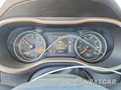 Zdjęcie 9 z 12 samochodu: 2015 JEEP CHEROKEE LATITUDE VIN:1C4PJMCS2FW636005 - miniatura