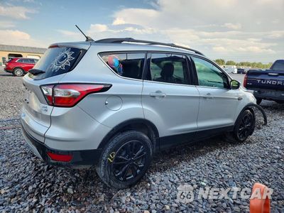 Trzecie zdjęcie samochodu z tyłu: 2018 FORD ESCAPE SEL VIN:1FMCU9HD9JUA40063 - miniatura