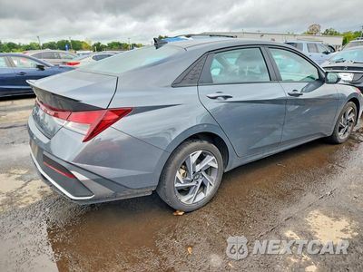 Trzecie zdjęcie samochodu z tyłu: 2025 HYUNDAI ELANTRA SEL SPORT VIN:KMHLM4DG9SU891459 - miniatura