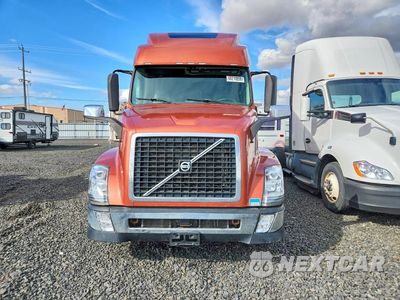 Piąte zdjęcie samochodu w środku: 2016 VOLVO VNL SEMI TRUCK VIN:4V4NC9EG9GN931590 - miniatura