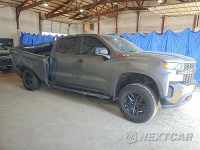 Czwarte zdjęcie samochodu z boku: 2022 CHEVROLET SILVERADO LTD K1500 TRAIL BOSS CUSTOM VIN:3GCPYCEK5NG124769 - miniatura