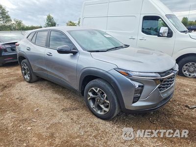 Czwarte zdjęcie samochodu z boku: 2026 CHEVROLET TRAX 1RS VIN:KL77LGEPXTC090522 - miniatura