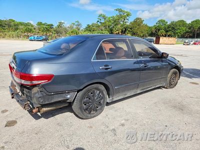 Trzecie zdjęcie samochodu z tyłu: 2004 HONDA ACCORD LX VIN:1HGCM56304A068705 - miniatura