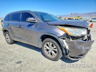 Czwarte zdjęcie samochodu z boku: 2015 TOYOTA HIGHLANDER XLE VIN:5TDKKRFHXFS091580 - miniatura