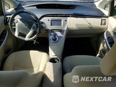 Zdjęcie 8 z 12 samochodu: 2013 TOYOTA PRIUS THREE VIN:JTDKN3DU8D0349180 - miniatura
