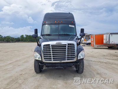 Piąte zdjęcie samochodu w środku: 2015 FREIGHTLINER CASCADIA SEMI TRUCK VIN:3AKJGLD51FSGJ3615 - miniatura