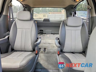 Zdjęcie 10 z 13 samochodu: 2006 DODGE GRAND CARAVAN SXT VIN:2D4GP44L26R700433 - miniatura