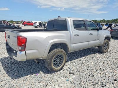 Trzecie zdjęcie samochodu z tyłu: 2020 TOYOTA TACOMA SR5 V6 VIN:3TMAZ5CN3LM121511 - miniatura