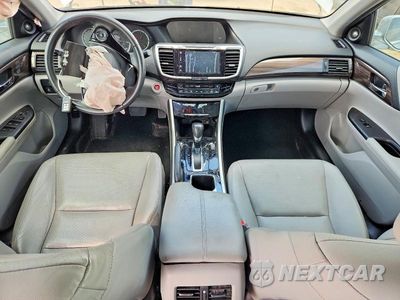 Zdjęcie 8 z 12 samochodu: 2017 HONDA ACCORD EXL VIN:1HGCR2F85HA173371 - miniatura