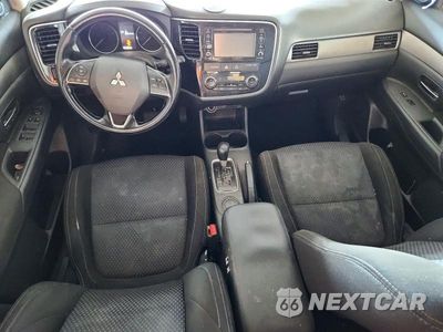 Zdjęcie 8 z 13 samochodu: 2016 MITSUBISHI OUTLANDER SE VIN:JA4AD3A3XGZ050052 - miniatura
