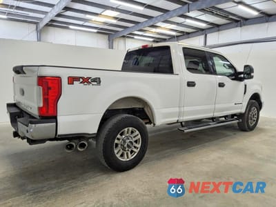 Trzecie zdjęcie samochodu z tyłu: 2019 FORD F350 SUPER DUTY VIN:1FT8W3BT0KEC86383 - miniatura