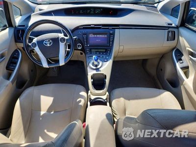 Zdjęcie 8 z 13 samochodu: 2011 TOYOTA PRIUS FOUR VIN:JTDKN3DU9B1416165 - miniatura